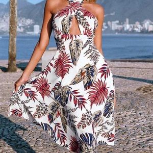 Cupshe Kara Tropical Halter Dreas